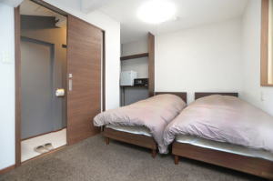 Twin Bed Room 115 ft2